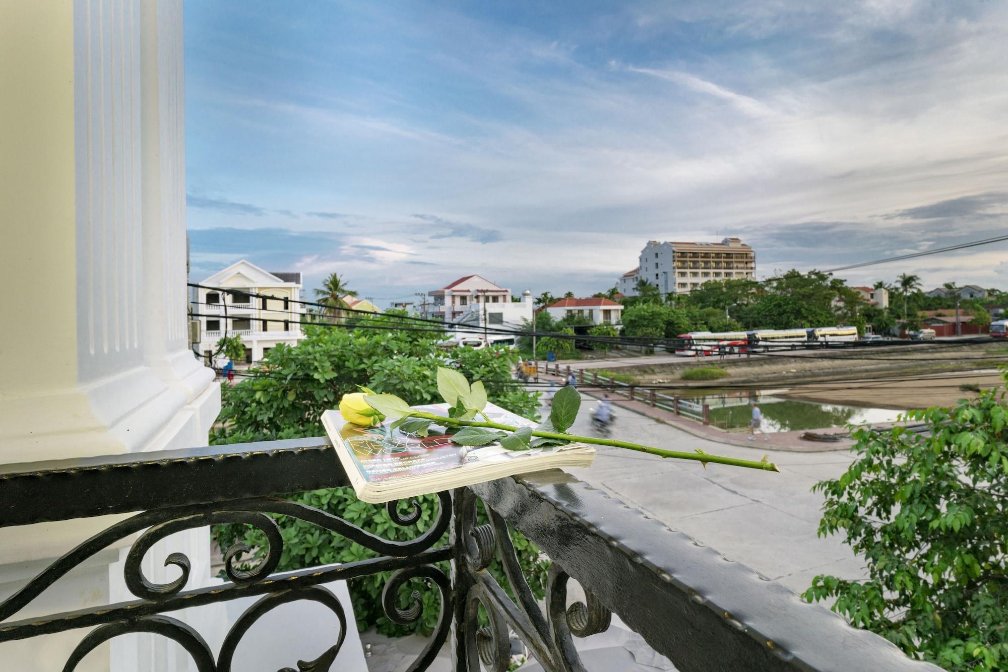 Hoi An Canal House Hotel Exterior photo