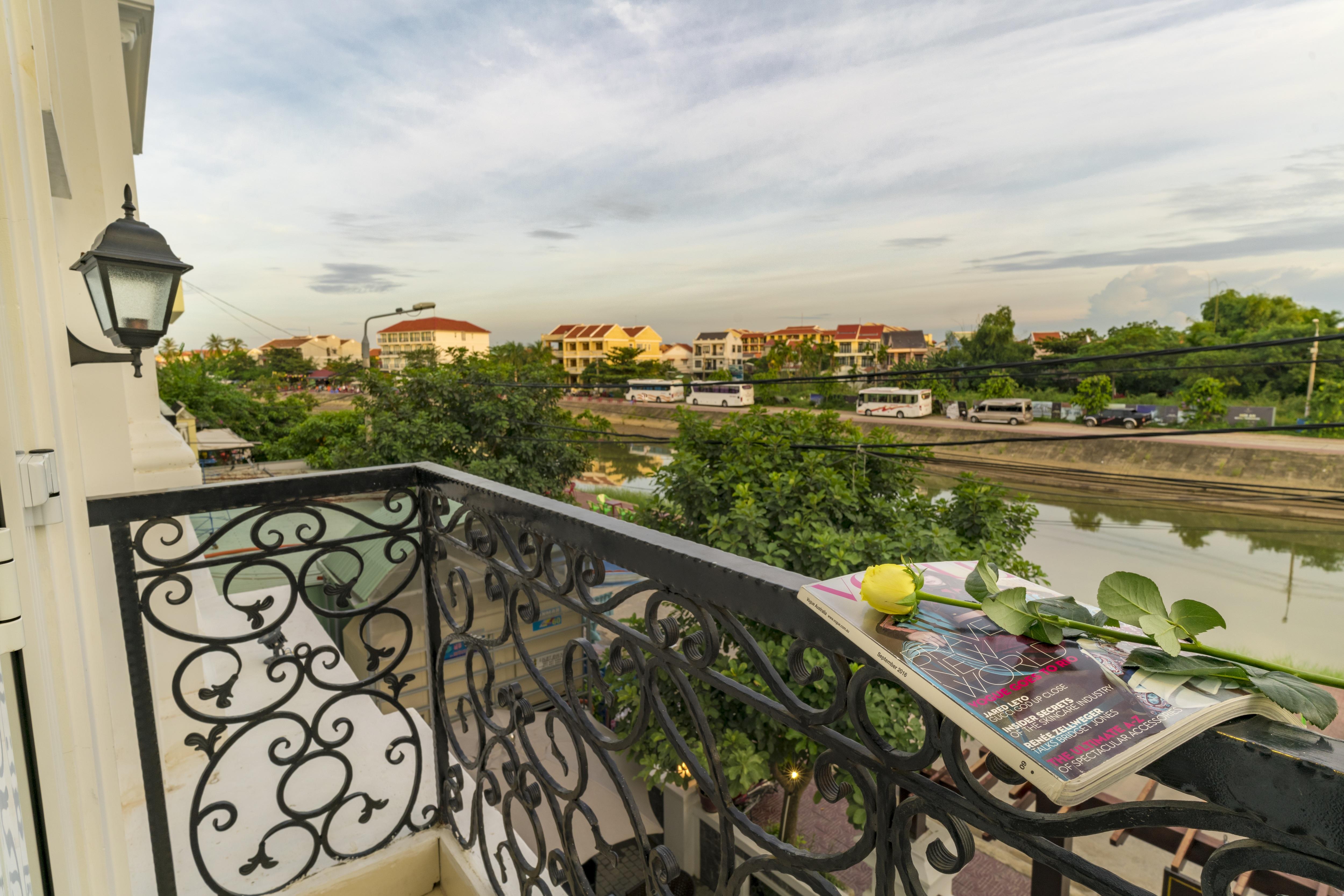 Hoi An Canal House Hotel Exterior photo